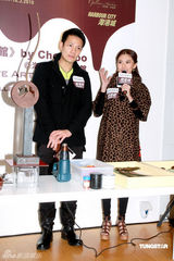 幻灯组图：丁子高情人节陪家人 杨千嬅虎年暂不添丁