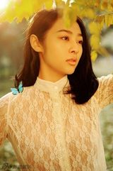 组图：小斯琴高娃拍户外写真 氧气美女冬日爱暖阳