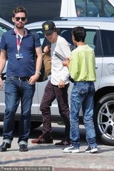 组图：艾森伯格抵达威尼斯 甩女友一人坐游艇