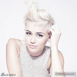 组图：麦莉-塞勒斯剪短发后首套帅气写真