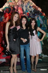 高清组图：蒙嘉慧怒对偷拍者 直言艺人很可怜 