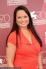 组图：威尼斯重启未来发布会 导演园子温亮相