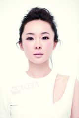 高清图：霍思燕写真登封面 双面娇娃灵动大气