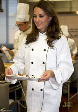 高清图：威廉王子加拿大当学徒 携妻变大厨烹制佳肴