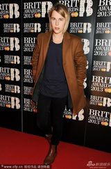 组图：2013全英音乐奖男星帅气亮相红毯