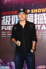 组图：郝云休闲装现身发布会 谈张曼玉:凑合听