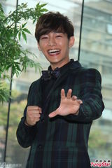 组图：炎亚纶新剧搭档李毓芬 被醉扑无生理反应