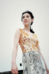 高清组图：黄圣依威尼斯泳池嬉游