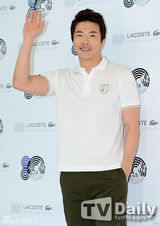 组图：韩星权相佑金敏贞等为时尚品牌站台