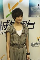 组图：李宇春香港见面会 透露明年将在红磡开唱