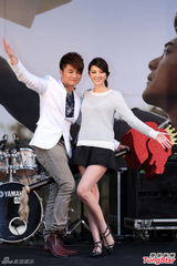 组图：吴亚馨拍吻戏调戏腼腆男 开火锅店圆梦