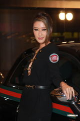 组图：谢婷婷袒胸装娇嫩亮相 摆造型大秀性感