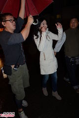 组图：叶玉卿冒雨拍贺岁片 欲加戏份增卖点