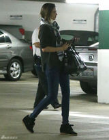 米兰达-可儿遇车祸颈部受伤 布鲁姆带儿子(图)