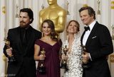 高清组图：奥斯卡后台群星云集 影帝后开心举小金人