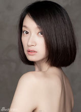 组图：沈佳妮性感裸妆大片清新动人