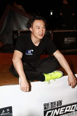 高清组图：陈奕迅香港开唱 靠唱功长裤T恤也疯狂