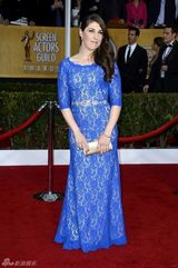 组图：19届演员工会奖举行 女星各色长裙PK红毯