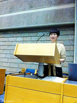 组图：海清李健非洲做公益 与贫民窟儿童开心起舞