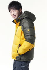 组图：金载沅冬装写真 运动风展现帅气型男气质