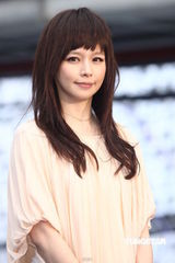 组图：徐若瑄自称热恋中 不跟风女星玩闪婚 