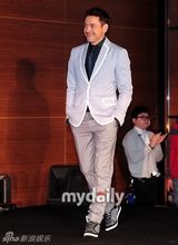 组图：小罗伯特唐尼首尔宣传《钢铁侠3》