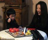 组图：王志文携妻揽子打球赛 小家伙搞怪父子颇似