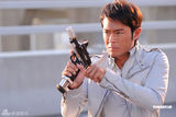 幻灯图：《枪王之王》定档期 古天乐称拍摄压力大