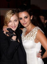 克鲁兹麦当娜聚首导演阿尔莫多瓦荣誉晚宴(图)