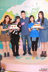 组图：朴宰范呼吁歌迷为海难祈祷 不知尼坤恋情