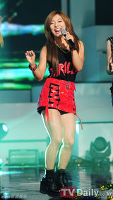 组图：AfterSchoolf(x)性感舞姿比拼《冠军秀》