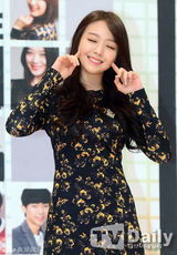 组图：祐荣娜恩泰民等亮相SBS歌谣大典记者会