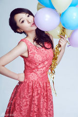 组图：王紫潼红裙写真 俏皮动感尽显青春活力