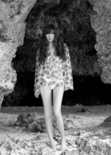 组图：周韦彤日本拍摄新写真 性感尺度再升级