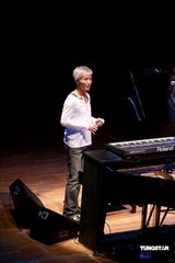 幻灯：周启生举办爵士音乐会 创作歌手不忘发掘新人