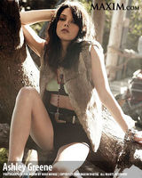 组图：《暮光之城》女星阿什丽-格林性感登封面