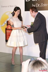 组图：杨采妮抗拒整容 将接拍动作悬疑片