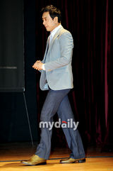 组图：韩片《我是爸爸》记者会 金承佑搭档金赛纶