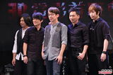 组图：五月天亮相电影首映会 台上火热献唱