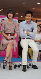 组图：李光洁携三美女亮相《杜拉拉》杭州见面会