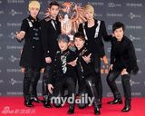 组图：韩国偶像组合神话15周年演唱会