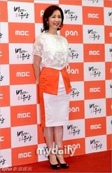 组图：金柳真等出席《百年的遗产》庆功宴