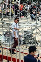 组图：梁家辉跳马舞赚人气 郭富城卖萌宣传《寒战》