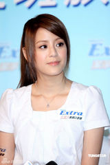 幻灯图：江语晨白连衣裙显清纯 称已鼓励周杰伦