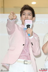 组图：炎亚纶合作宅男女神李毓芬 称其像小女孩