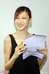 组图：陆瑶被蔡康永吓出大姨妈 纸片身材挺原装巨乳