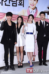 组图：韩星洪雅凛主演《蔘生》开座谈会