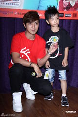 组图：罗志祥出席公益活动 强烈否认与嫩模夜会