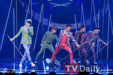 组图：韩团SHINee《M Countdown》强势夺冠