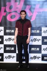 高清组图：姜志焕成宥利出席新片《车刑警》发布会